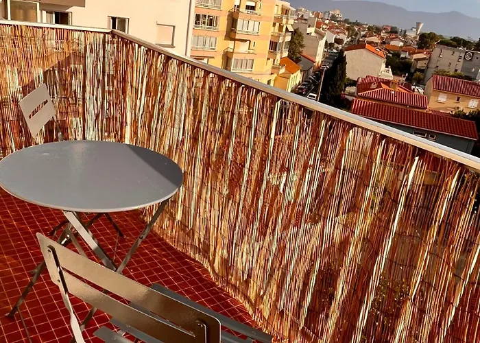 Cote Equipe Vue Sur Le Canigou